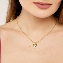 Love's Radiance: 18K Gold Hearts Necklace That Sparkles with Style