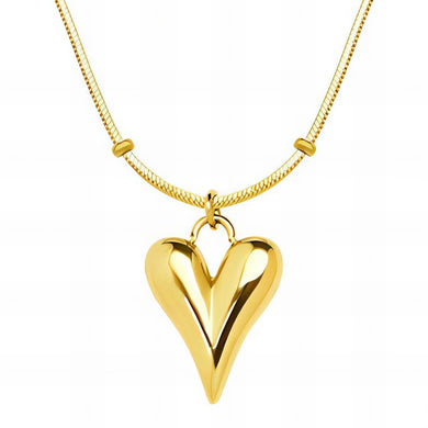 Love's Radiance: 18K Gold Hearts Necklace That Sparkles with Style