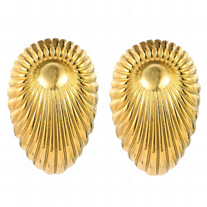 Heavenly Grace: 18K Gold Angel Wings Earrings to Inspire Elegance