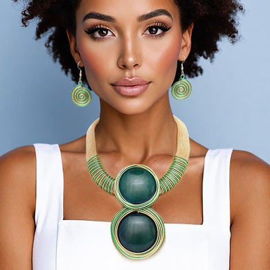 Pendant Round Green Resin and Wire Necklace