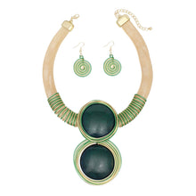 Pendant Round Green Resin and Wire Necklace